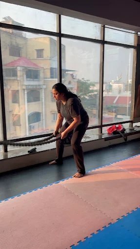 Women training battle ropes